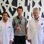 El ciclista Mikel Azparren recibe el alta hospitalaria en Policlínica Gipuzkoa intervenido por los Doctores Ricardo y Adrián Cuéllar El ciclista Mikel Azparren recibe el alta hospitalaria en Policlínica Gipuzkoa intervenido por los Doctores Ricardo y Adrián Cuéllar